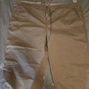 Women's Tan Capris. NWT